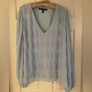 Women’s WHBM Pastel Blue Long Sleeve Clip Dot Blouse. XL. EUC